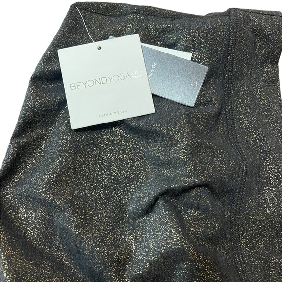 Beyond Yoga SoftShine Wanderlust Cropped Asymmetrical Bra Top Size Small New - Picture 7 of 9